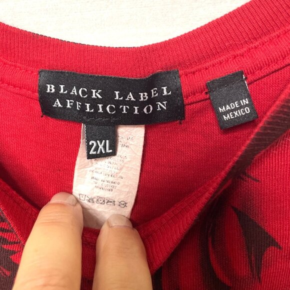 Affliction Black Label 2XL Mens Graphic Tee Red Skull Tribal Design Rhinestones - Picture 3 of 9